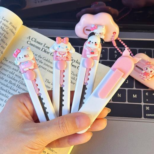 「5.9包邮！9.9到手4把」新品可爱卡通美工刀 开箱快递刀迷你随身少女小刀学生居家日用桌面裁纸刀 商品图1