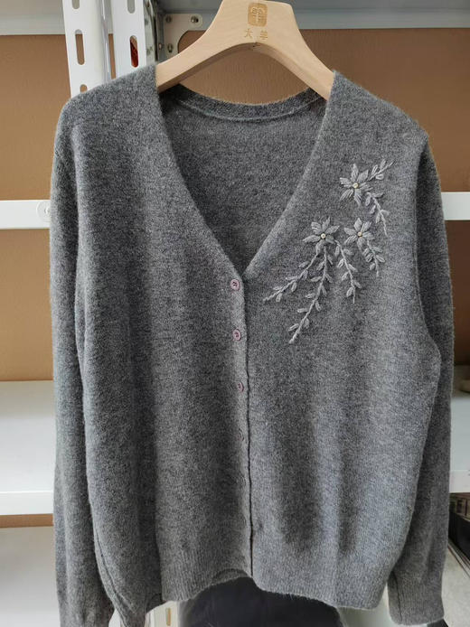 【团购】工厂促销 2款花型 桑蚕丝+羊绒 开衫 巨舒服 软糯 特价团购 商品图10