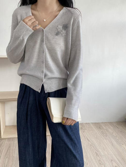 【团购】工厂促销 2款花型 桑蚕丝+羊绒 开衫 巨舒服 软糯 特价团购 商品图5