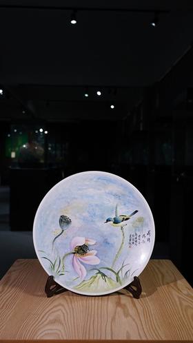 新粉彩荷塘清趣赏盘