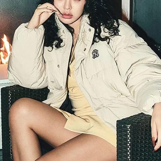 优选丨【双节特惠：奥莱仓直发】MLB秋冬男女情侣短款羽绒服/纯色徽标毛领连帽羽绒服 时尚百搭 防风保暖 商品图0