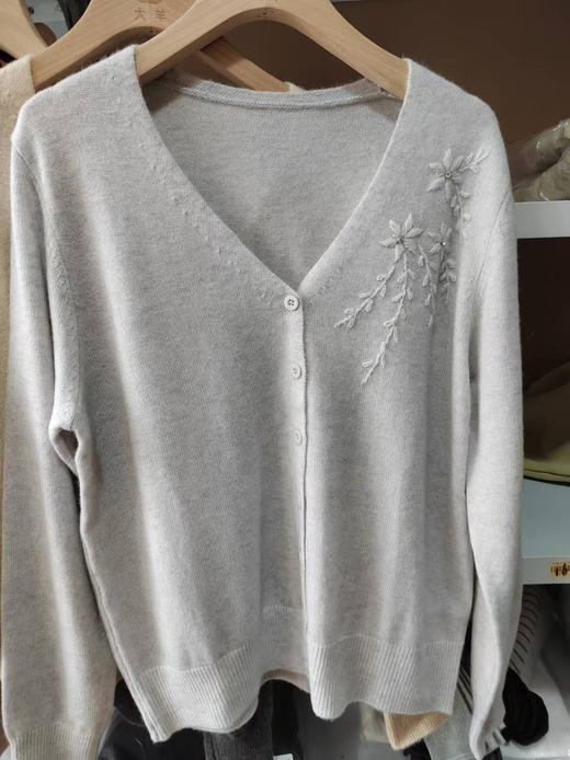 【团购】工厂促销 2款花型 桑蚕丝+羊绒 开衫 巨舒服 软糯 特价团购 商品图9