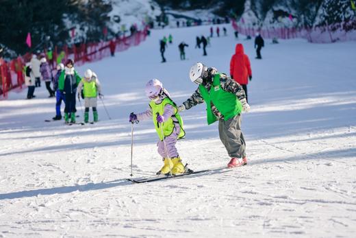 【雪原牧歌·内蒙乌兰布统亲子营】东北玩雪平替，北京集散，高性价比玩雪！越野车穿越、搭雪屋、rua驯鹿、渔猎、滑雪、长城徒步、冬日温泉…提前15天无忧退改 商品图5