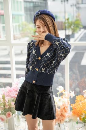 Stay2Weeks 复古格纹兔头V领菱形提花针织衫 14375