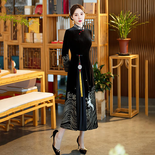 绣花金丝绒奥黛改良旗袍，新中式国风复古长袖连衣裙SC13682 商品图1