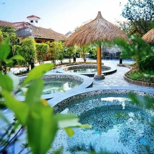 【限量抢 周末不加收】佛山·三水凤凰度假酒店 | 398元2大2小汤泉套票，住主楼客房+享自助早餐+无限次汤泉~ 商品图1