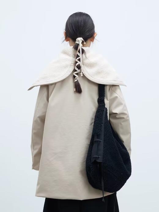 步履不停/4D26002C/连帽橄榄扣米白色中长款羽绒服 商品图3