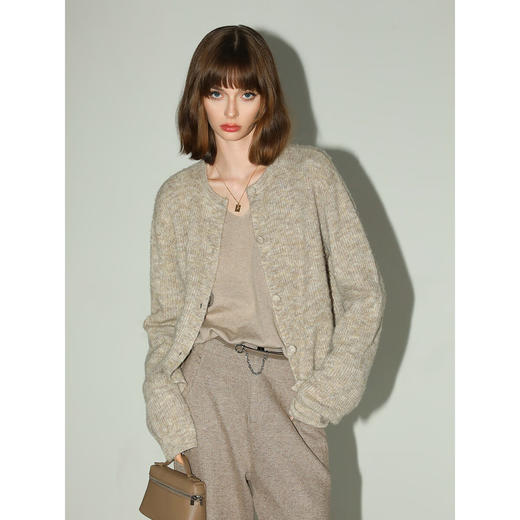 COCOBELLA简约气质V领针织衫女通勤松弛感小喇叭袖毛衣MZ3112 商品图1