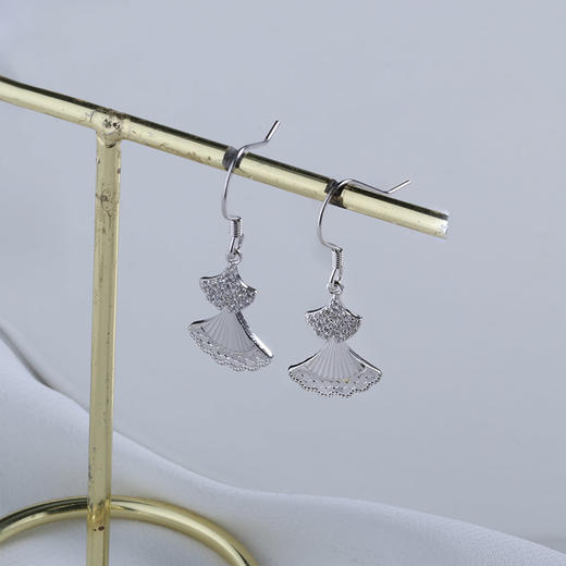【宏艺珠宝】裙摆绮梦·银s925耳饰 商品图1