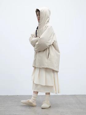 步履不停/4D26002C/连帽橄榄扣米白色中长款羽绒服