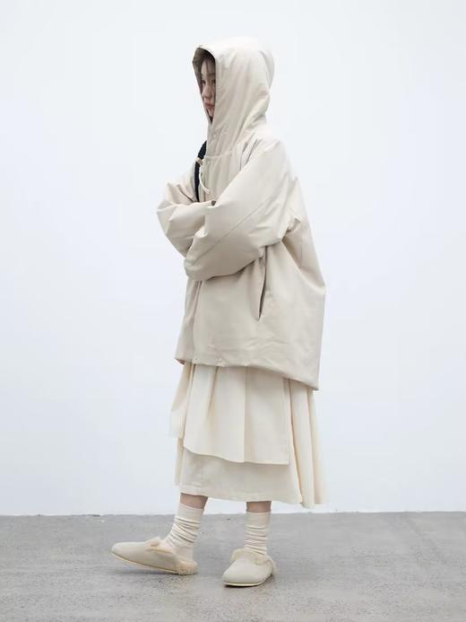 步履不停/4D26002C/连帽橄榄扣米白色中长款羽绒服 商品图0