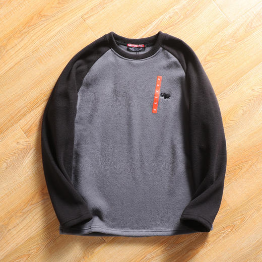 出口单！恒温科技面料!2024男女情侣撞色插肩袖摇粒绒加厚保暖圆领卫衣！（衣服上的彩色标是尺码标，可以撕下来） 商品图5