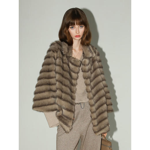 COCOBELLA简约气质V领针织衫女通勤松弛感小喇叭袖毛衣MZ3112 商品图3