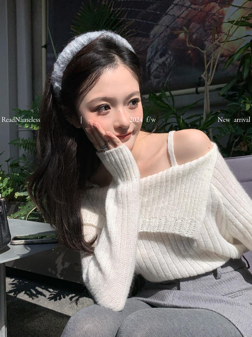 Read Nameless /白色羊毛马海毛露肩毛衣+灰色磨毛A摆半裙 2024/11/7 商品图1