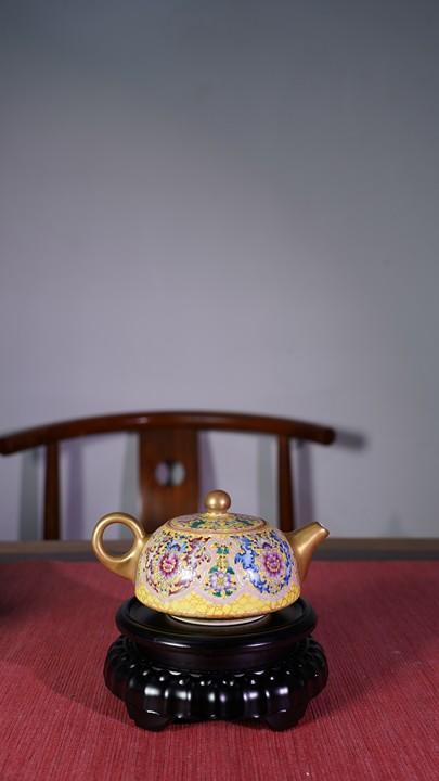 粉彩莲花壶 商品图1