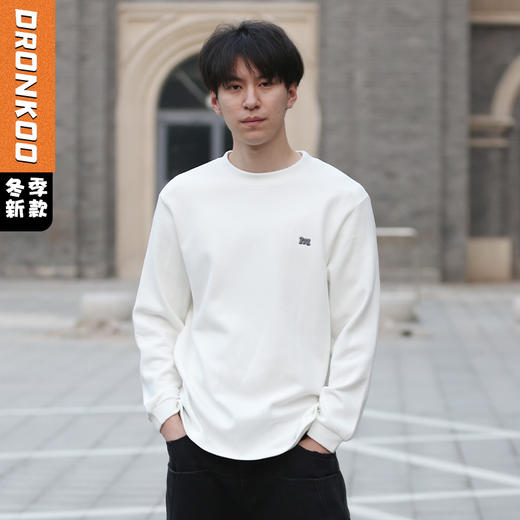 DRONKOO  2024 圆领左胸M刺绣下摆开衩绒感微阔长袖厚T恤 商品图0