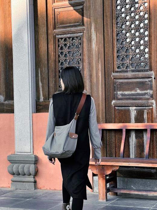 被王菲种草了，珑骧帆布hobo邮差包实用主义兼具美感，大容量超轻便全年都能背，可单肩斜挎、腋下、手提！（SS） 商品图6