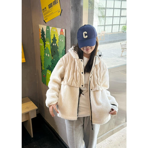 25特价 2411201   羽绒“羊羔毛” 拼接外套 商品图1