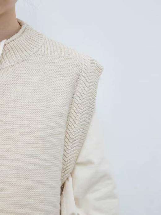 步履不停/4D13226C/粗针套头白色卷边毛线背心马甲 商品图3