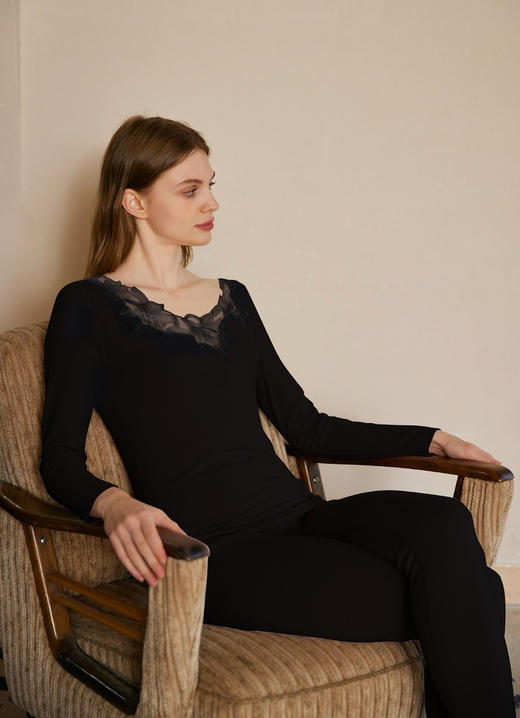 【保暖也要美】断码特价！柜上1099！爱mu甜美蕾丝刺绣V领柔暖内衣套装女 双面磨毛保暖发热棉质亲肤家居服 商品图0