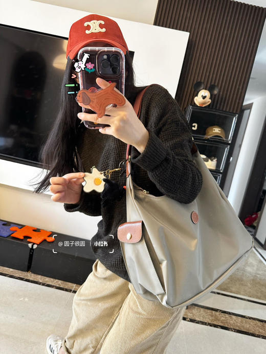 被王菲种草了，珑骧帆布hobo邮差包实用主义兼具美感，大容量超轻便全年都能背，可单肩斜挎、腋下、手提！（SS） 商品图9