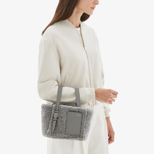 SOFT SHEARLING 微型水桶包 商品图5