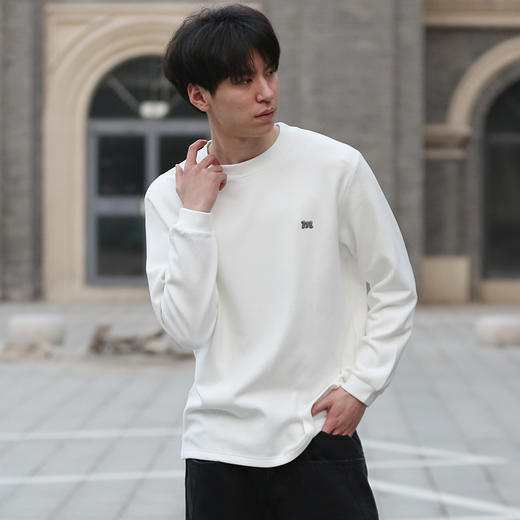 DRONKOO  2024 圆领左胸M刺绣下摆开衩绒感微阔长袖厚T恤 商品图2