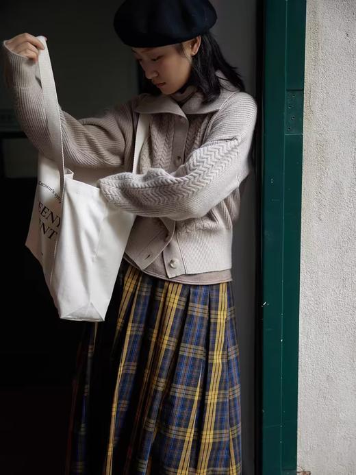 步履不停/4D13240C/复古学院风短款大翻领针织开衫毛衣外套 商品图2