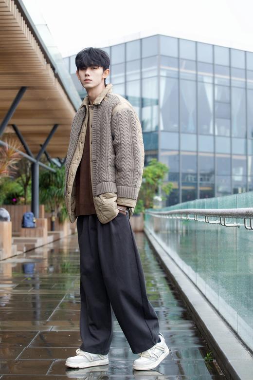 S345873444材质拼接棉服 商品图3