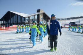 长白山6日滑雪，北纬41°的粉雪上畅滑，在长白山脚下的瑞士小镇解锁超多玩雪技能！欧露克