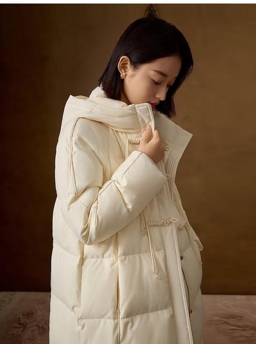 VGRASS维格娜丝24年冬季新款流苏盘扣羽绒服 商品图1