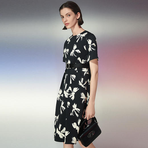 EITIE爱特爱春季新款修身显瘦收腰印花连衣裙7777401 商品图1