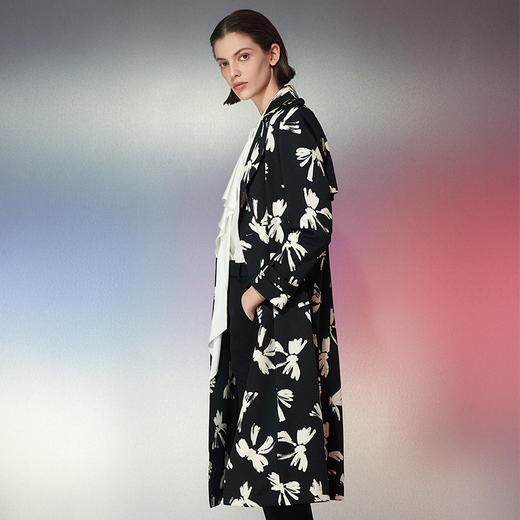 EITIE爱特爱春季新款经典翻领时尚印花中长款风衣外套7704401 商品图2