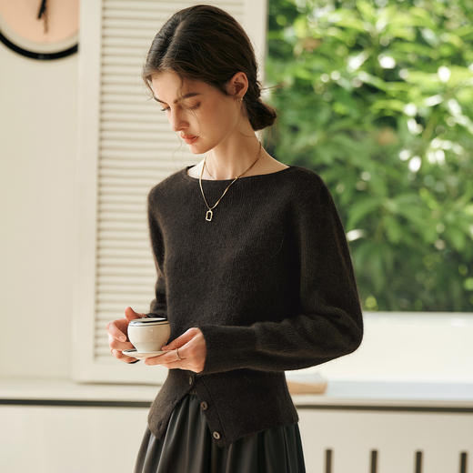 OLrain欧芮儿法式一字领毛衣女冬季2024年新款开叉下摆收腰套头衫 商品图3