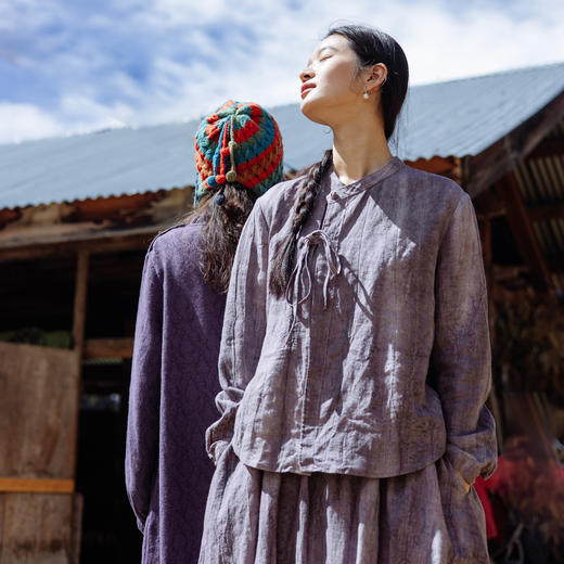 绽放776-778朵/丁香紫扎染廓形感灯笼裙新中式V型立领衬衫套装 商品图1