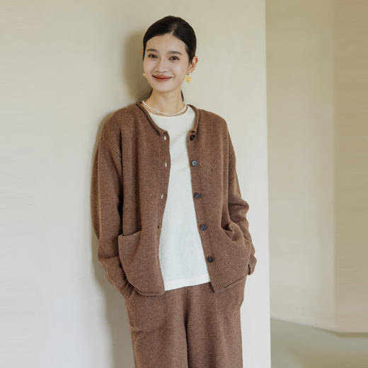 绽放328-366朵/全羊毛夹花卷边文艺女旅行感流苏毛衣开衫披肩套装 商品图1