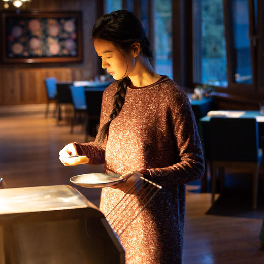 绽放旅行女装791朵/羊毛花式大肚纱拼色毛织长袖经典圆领连衣裙 商品图3