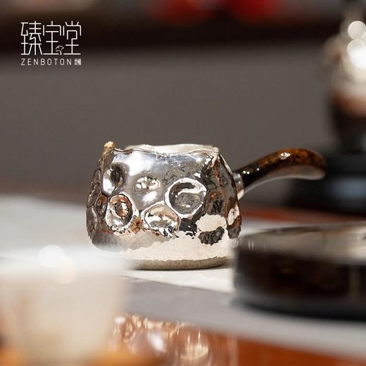 【样品特惠8折，仅1件，无货退款】臻宝堂公道杯999纯银分茶器纯手工鹰嘴一张打银壶公杯大漆把茶具金蟾公道杯260ml 商品图3