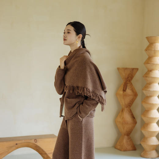 绽放328-366朵/全羊毛夹花卷边文艺女旅行感流苏毛衣开衫披肩套装 商品图0