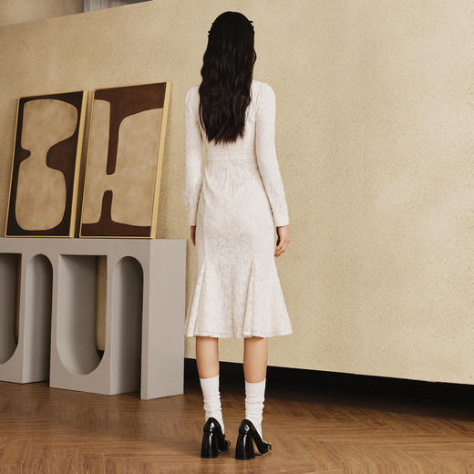 【波动心弦】MAXRIENY法式复古氛围感鱼尾裙修身V领蕾丝连衣裙 商品图4