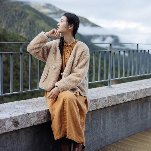 绽放762朵/新中式全羊毛斜襟手工盘扣长袖宽松保暖羊羔毛短外套 商品图1