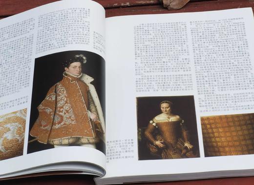  
《金红丝绸：意大利伦巴第的奢华和挚爱》，作者:[意]奇亚拉·巴斯，译者:祝成炎/金肖克/王宁宁，大16开，平装，182页， 中国美术学院出版社2014年9月一版一印。定价100，售价30元。
  商品图5
