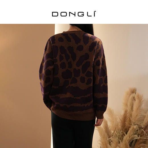 DONGLI&张继成 联名款 女士春秋针织V领羊绒开衫豹纹芝麻点提花  220244 商品图1