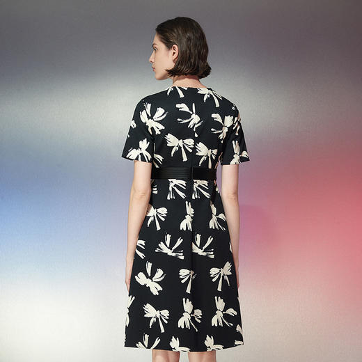 EITIE爱特爱春季新款修身显瘦收腰印花连衣裙7777401 商品图4