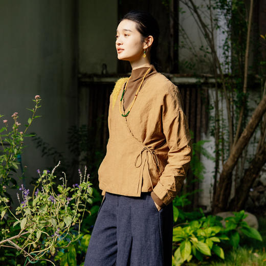 绽放旅行女装887朵/花边拼接新中式v领斜襟系带天丝亚麻短款棉服 商品图1