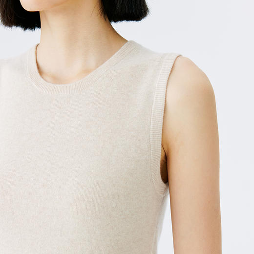 东黎 • 小山羊绒女士秋冬圆领无袖百搭背心 4795 商品图8