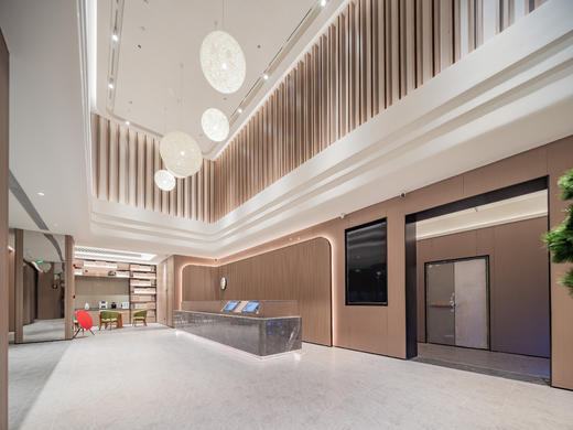 【全季酒店（成都熊猫基地龙潭寺店）】周末元旦不加价！仅¥358起抢高级大床房+双人早餐…撸熊猫滚滚，尝川渝美食，遛娃度假两不误！ 商品图3