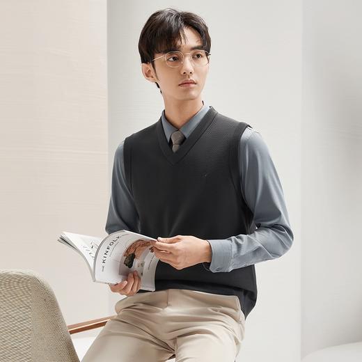 柒牌男装背心毛衣男士2024秋冬新款时尚休闲打底加绒V领马甲毛衫	127Y70770 商品图1