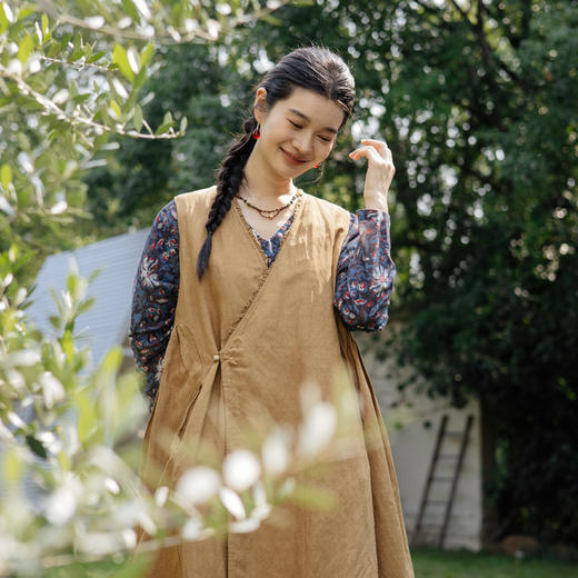 绽放886朵/冬季花边拼接无袖捏褶优雅v领天丝亚麻抗寒宽松棉服 商品图3