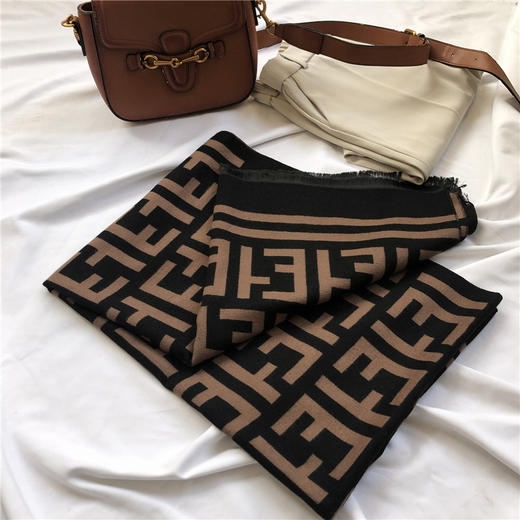 秋冬新款仿羊绒东大门围巾  加厚保暖披肩办公室保暖午睡毯 小红书爆款围巾 商品图1